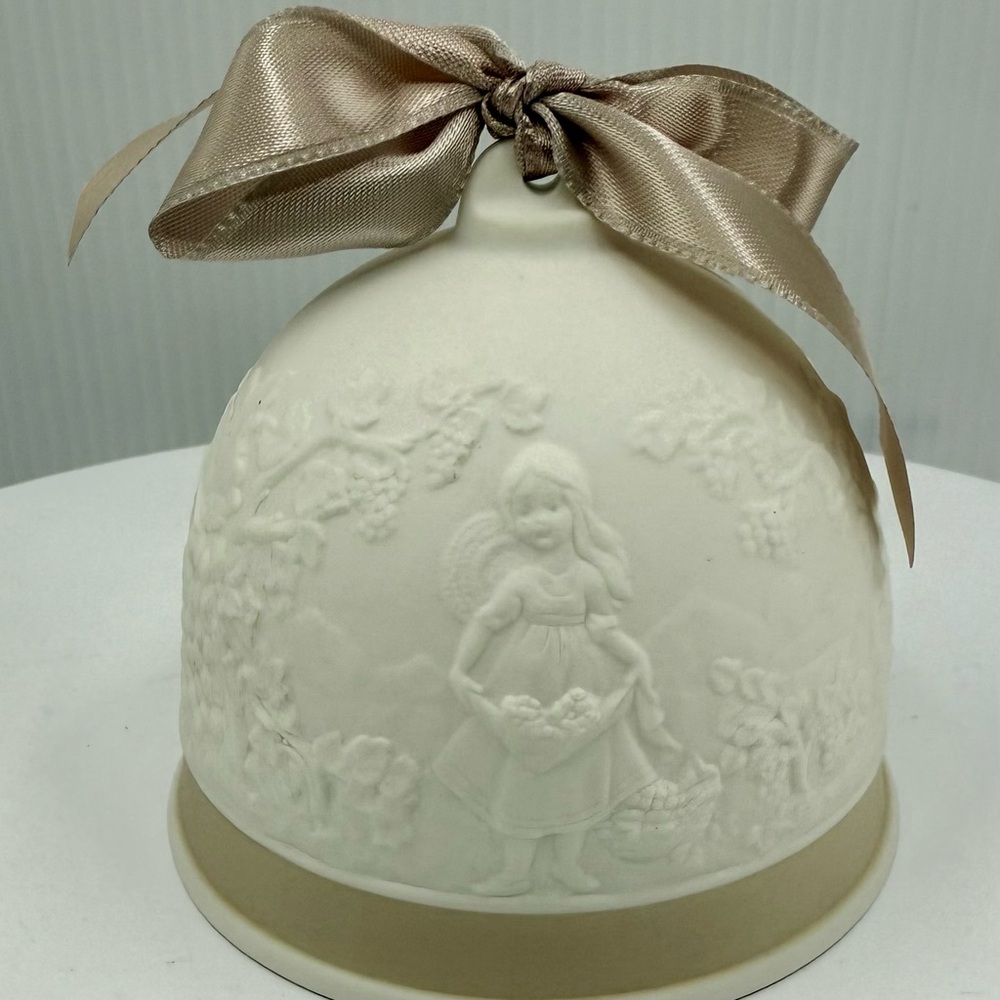 Lladro Collector's Society Fall Christmas Bell 1993 Ornament With Grapes & Girl